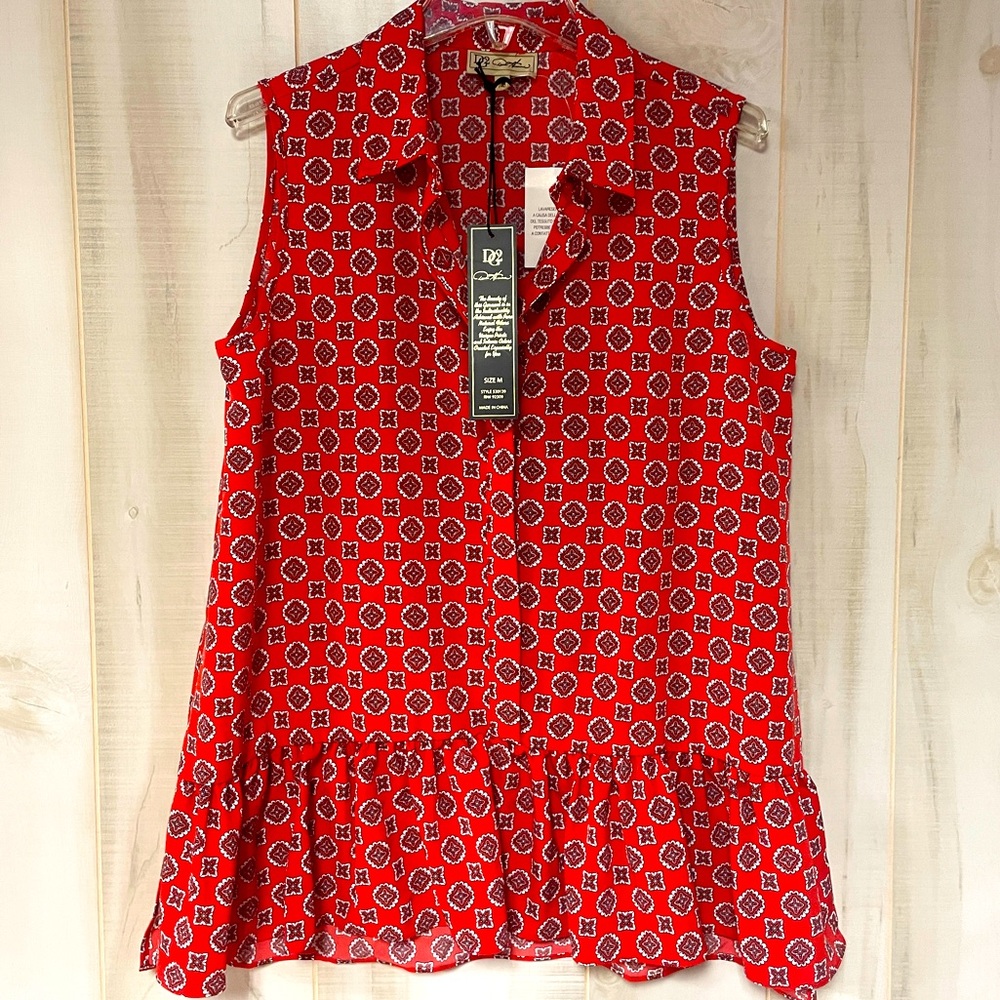 NWT DG2 Red White Floral Sleeveless Ruffle Hem Button Blouse Sz M